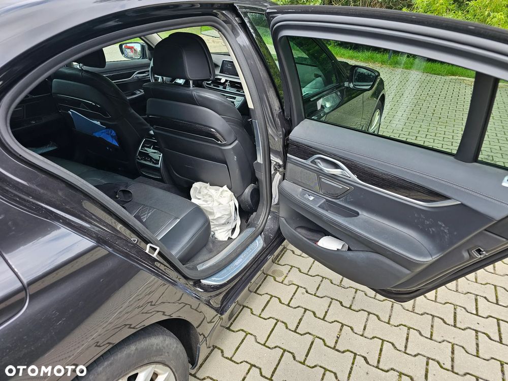 BMW Seria 7 740d xDrive mHEV - 16