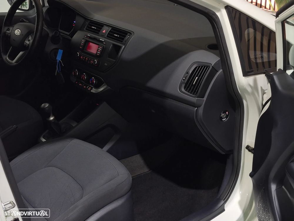 Kia Rio 1.2 CVVT LX - 22
