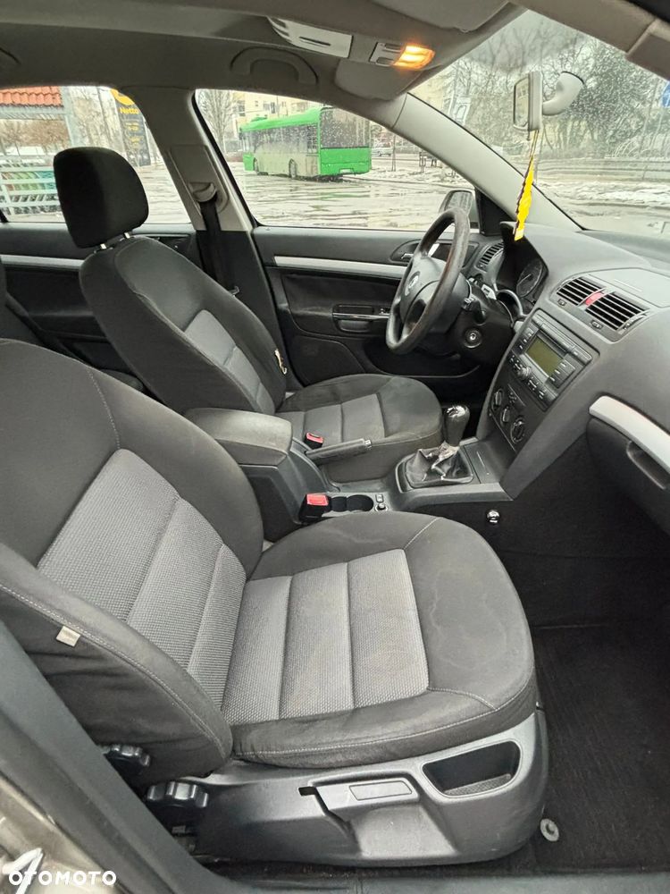 Skoda Octavia 1.6 Ambiente - 19