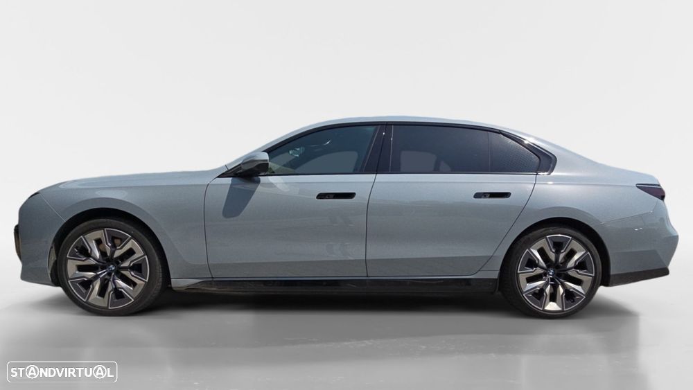 BMW i7 xDrive60 Pack Desportivo M - 8