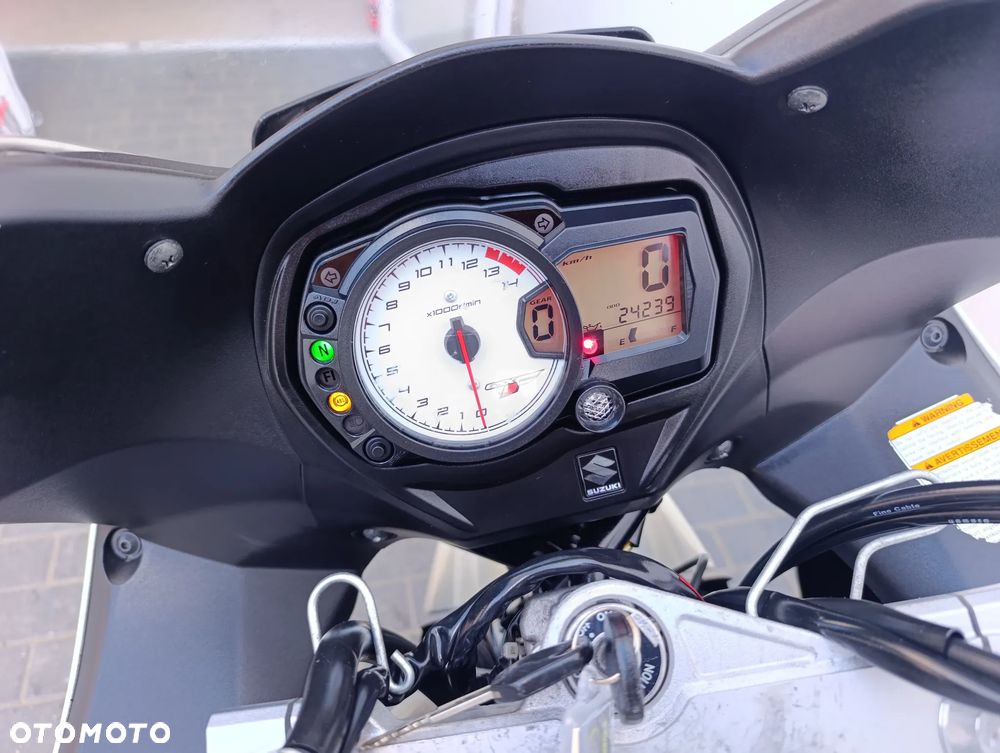 Suzuki GSX - 17