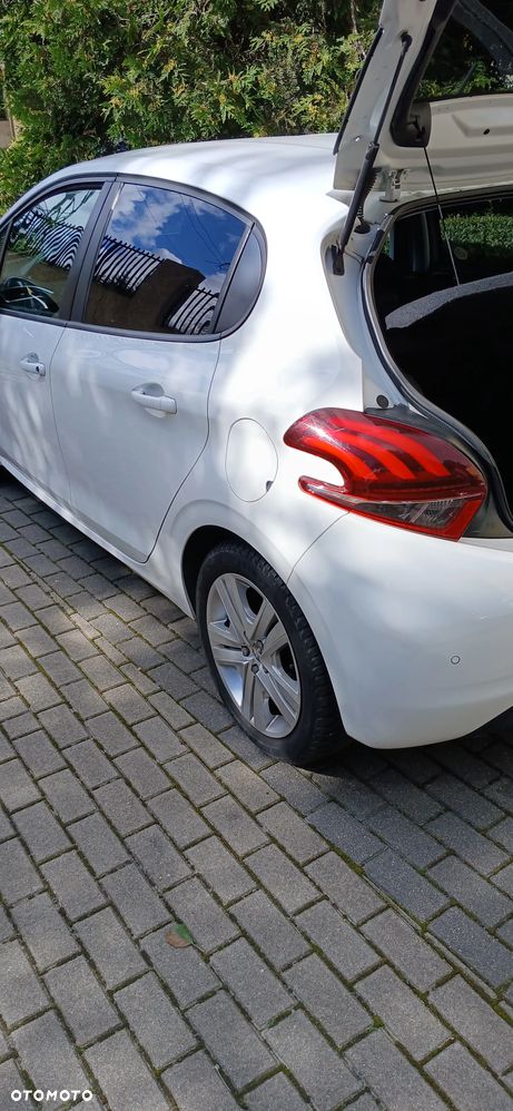 Peugeot 208 1.2 PureTech GPF Signature S&S EAT6 - 5