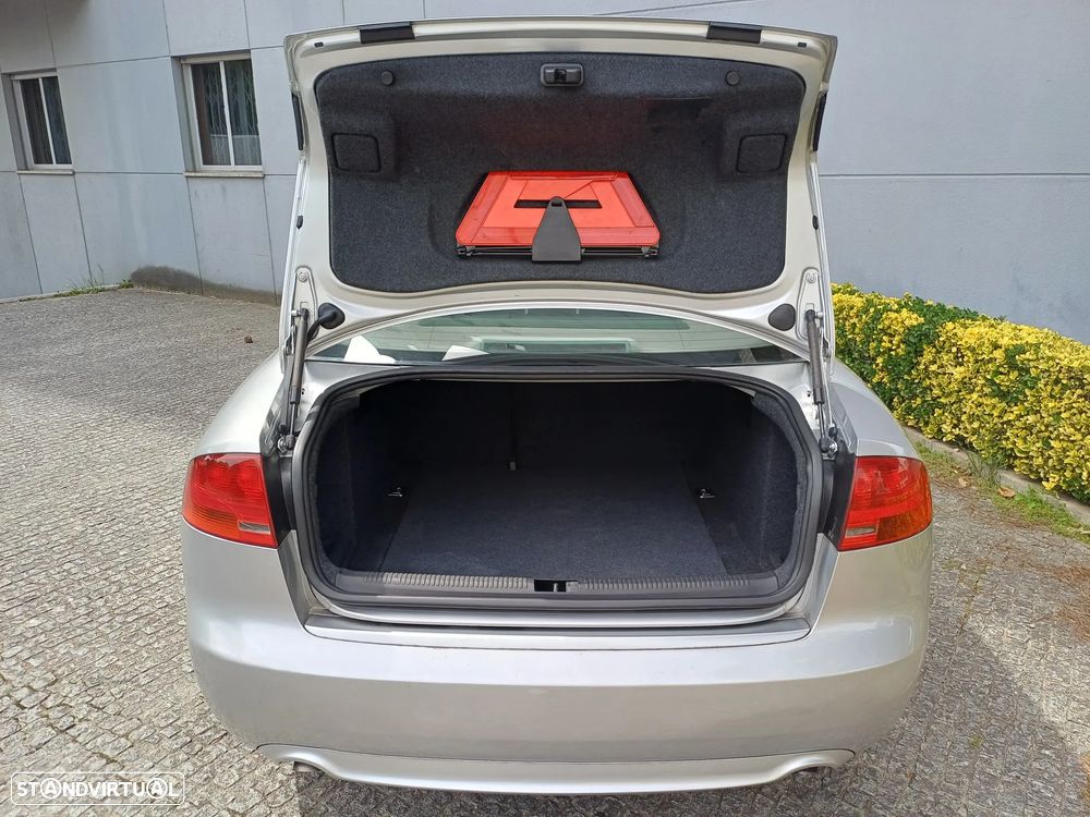 Audi A4 2.0 TDI S-line - 9