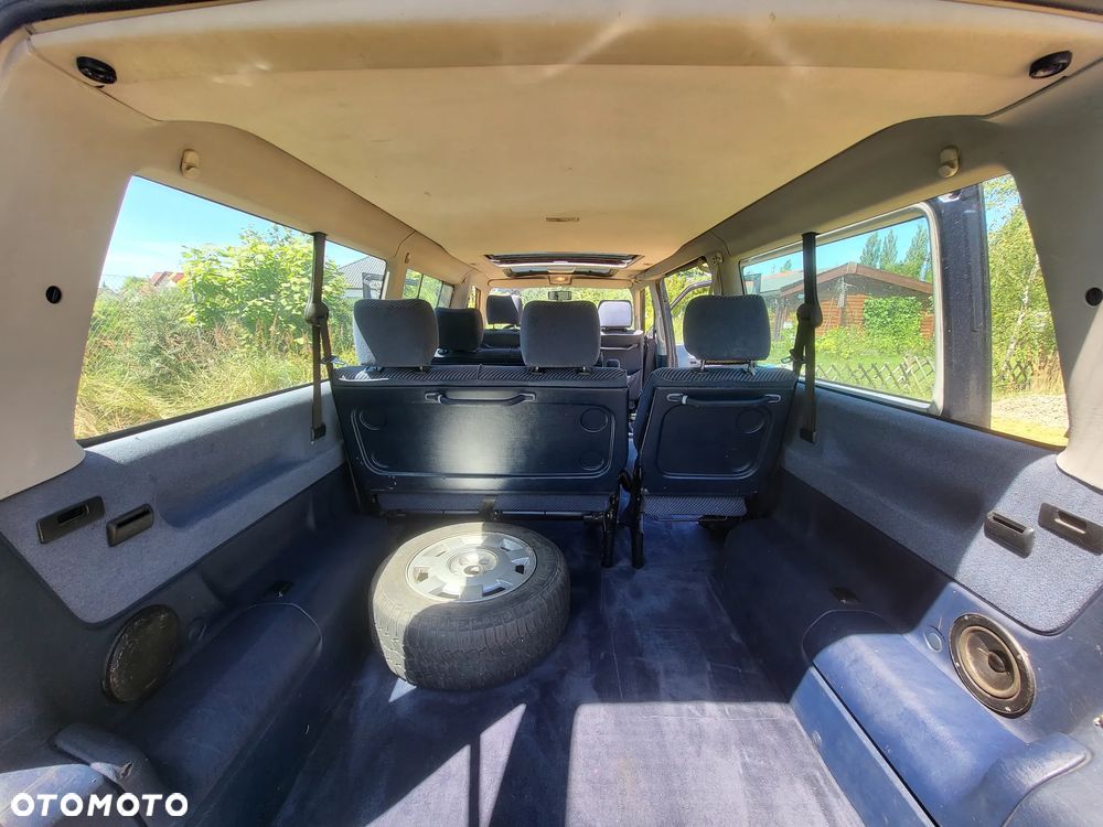 Volkswagen Caravelle GL - 8