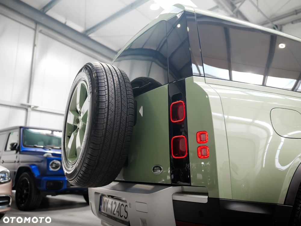 Land Rover Defender 3.0 P400 mHEV 75th Limited Edition - 9