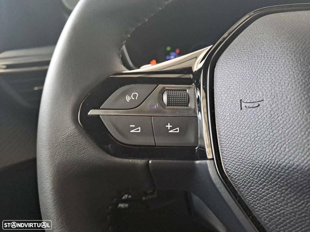 Peugeot 2008 1.2 PureTech Allure EAT8 - 16