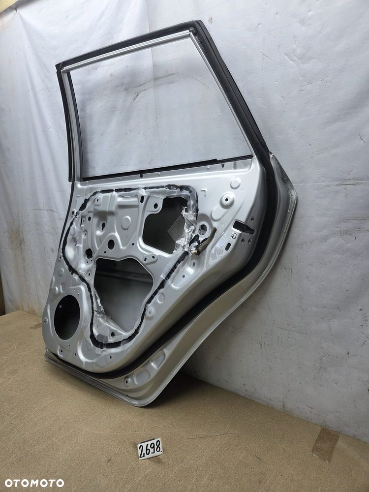 Toyota auris II 2 12-18r DRZWI PRAWY PRAWE TYŁ TYLNE - 7