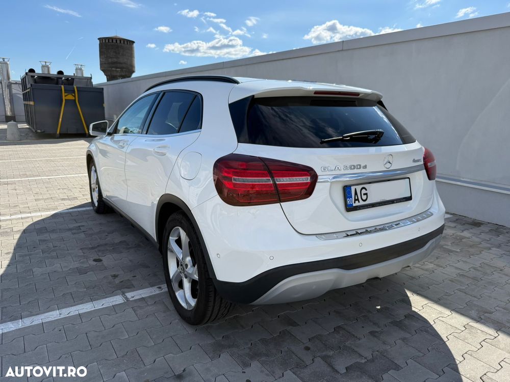 Mercedes-Benz GLA 200 d 4MATIC Aut. - 11