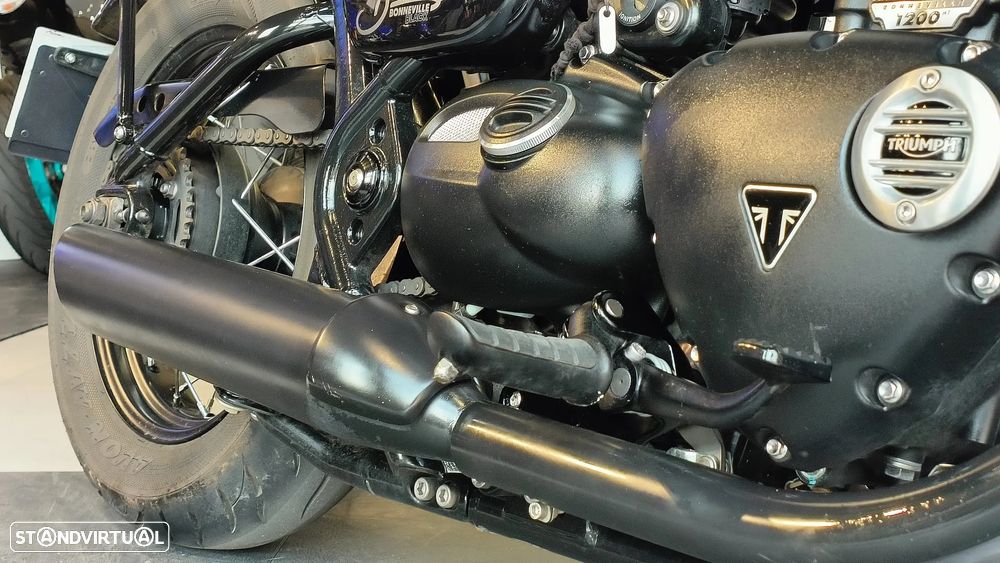 Triumph Bonneville Bobber 1200 Black Edition - 6