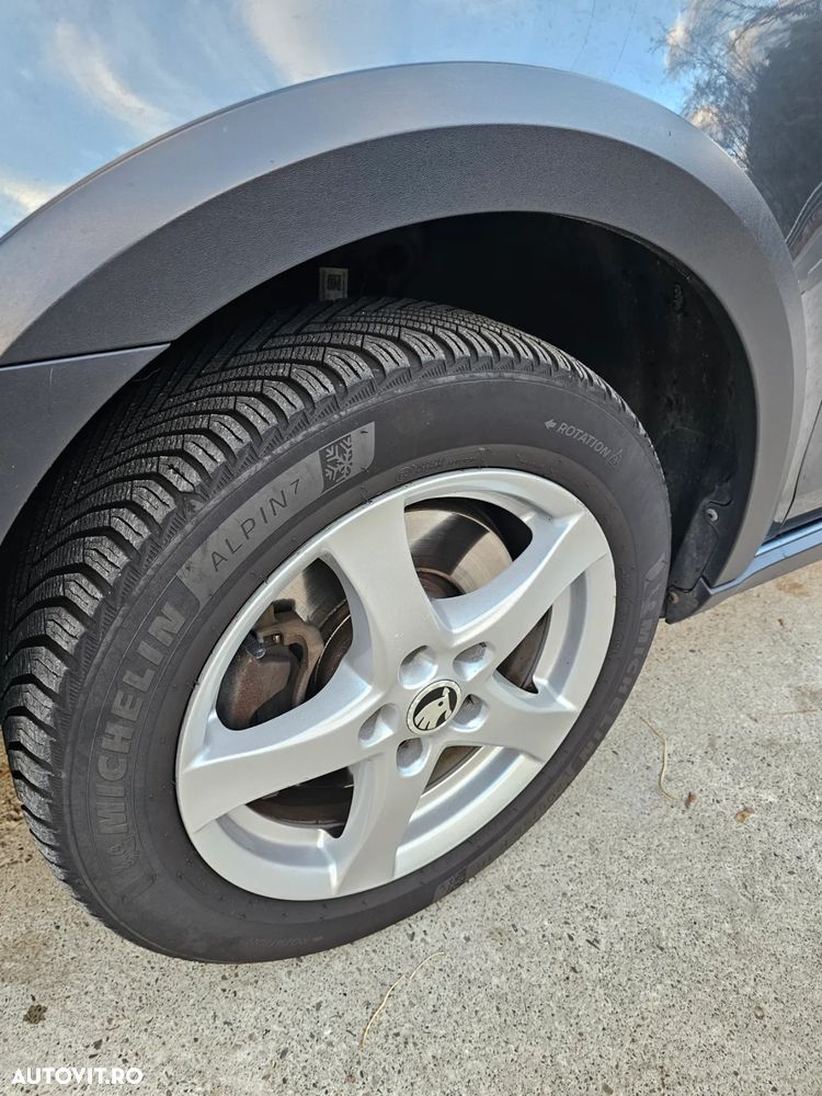 Skoda Octavia Combi 2.0 TDI 4x4 DSG Scout - 4