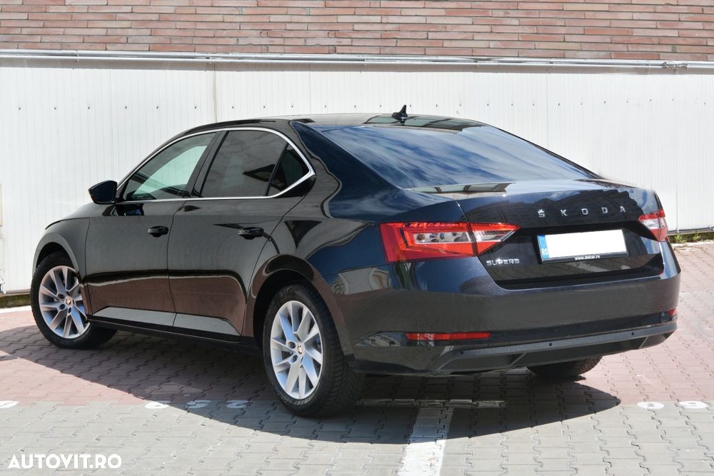 Skoda Superb 2.0 TDI DSG Ambition - 4