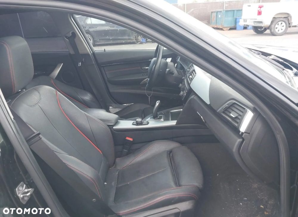 BMW Seria 3 320i Sport Line - 25