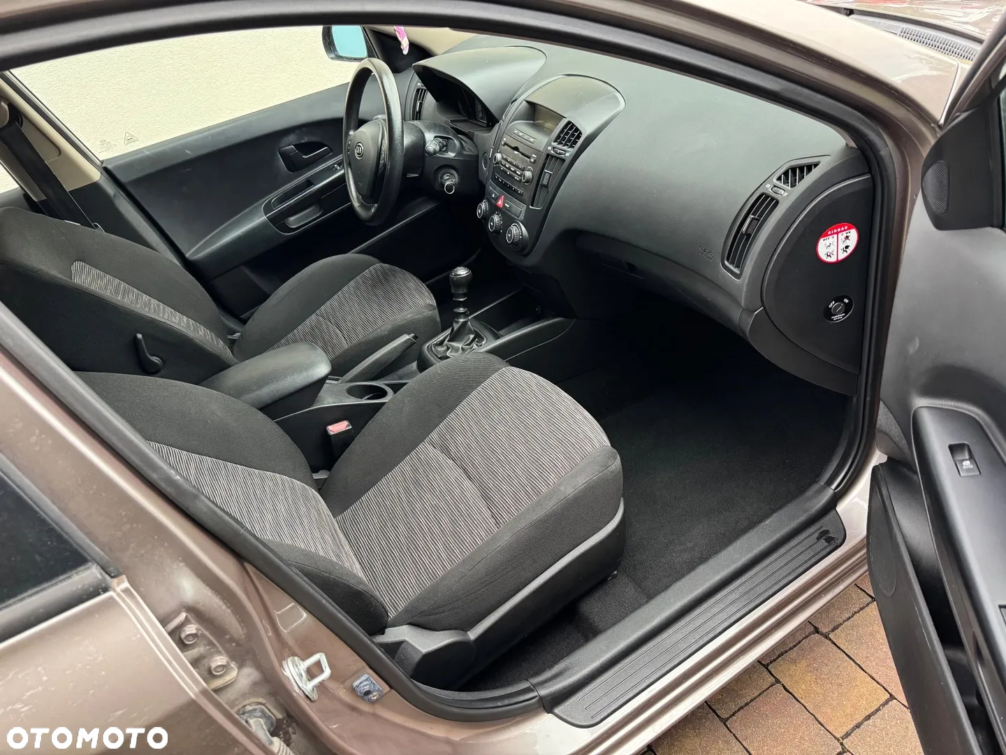 Kia Ceed - 8