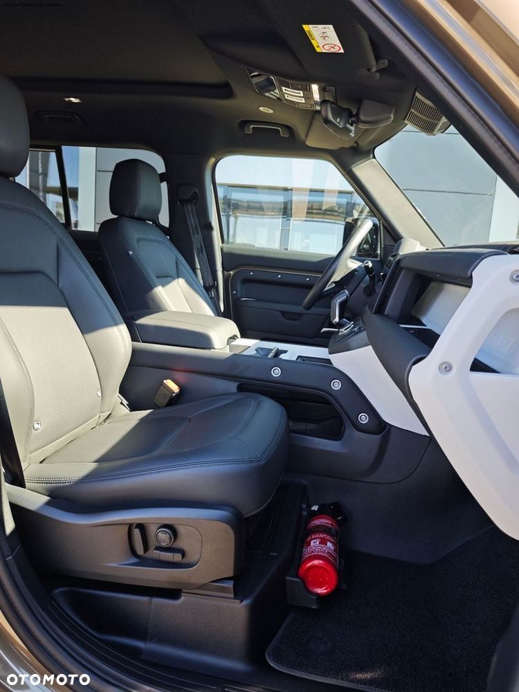 Land Rover Defender 3.0 D250 mHEV X-Dynamic SE - 15