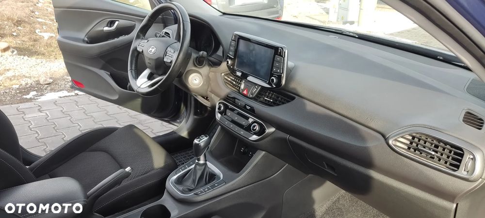 Hyundai i30 1.4 T-GDI Family+ - 11