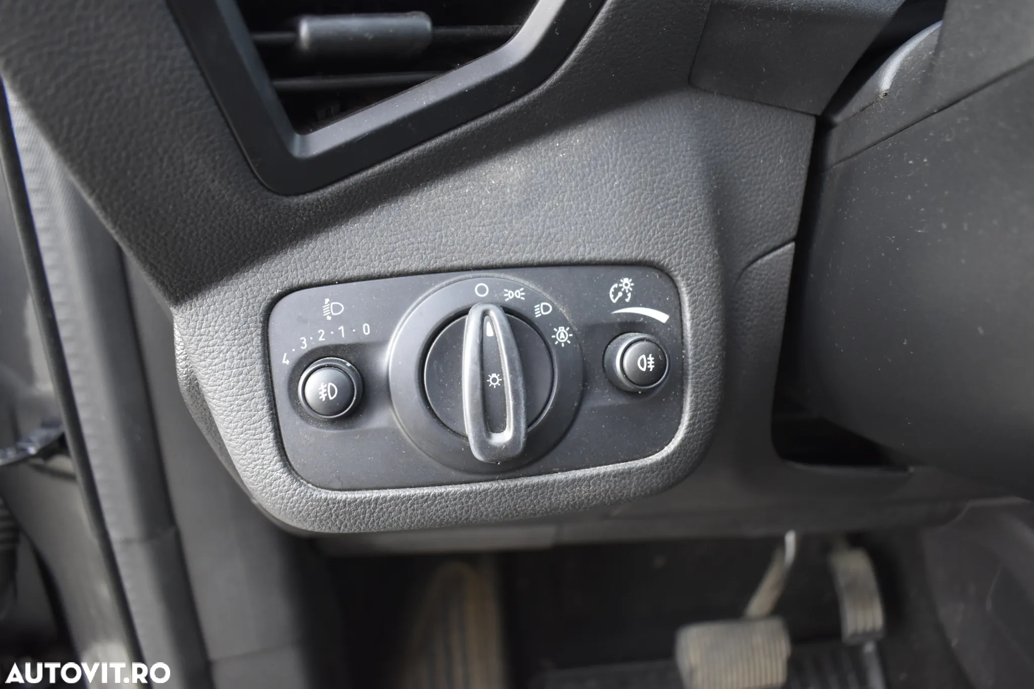 Ford Kuga 2.0 TDCi 4WD Powershift Titanium - 36