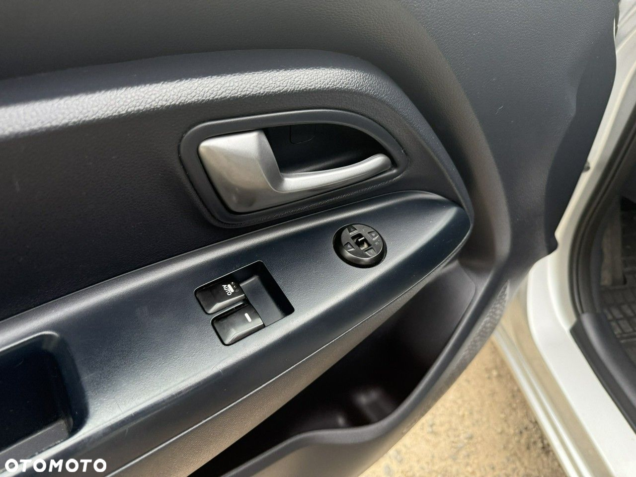 Kia Rio - 11