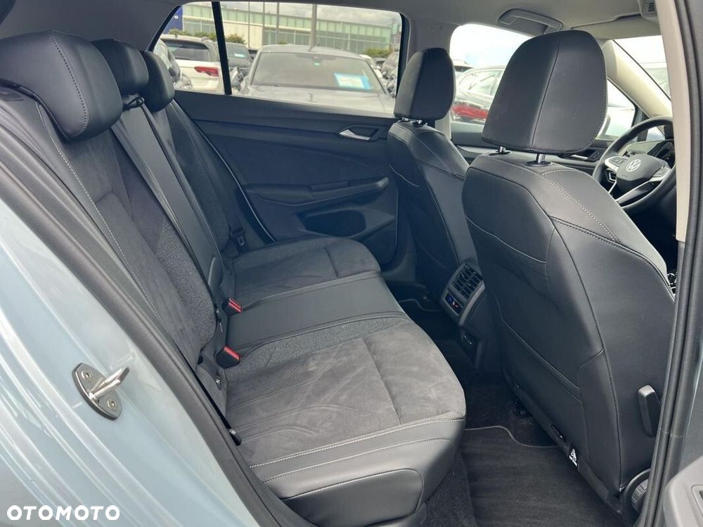 Volkswagen Golf 1.5 TSI EHybrid PHEV 150kW Style DSG - 24