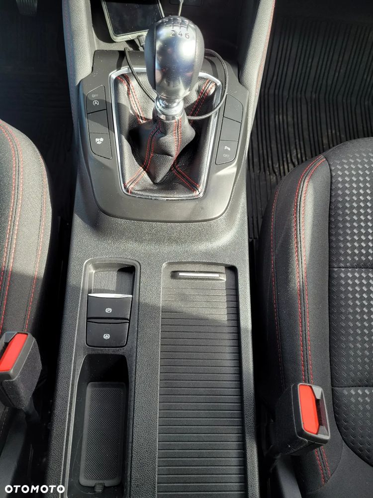 Ford Kuga 1.5 EcoBoost FWD ST-Line - 12