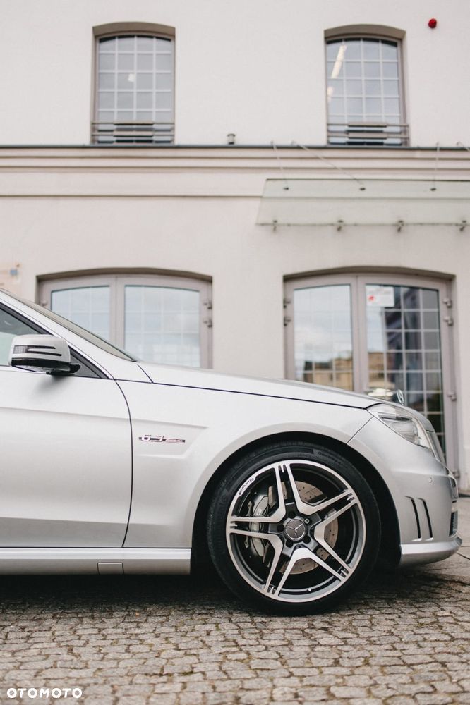 Mercedes-Benz Klasa E 63 AMG AMG Speedshift 7G-MCT - 4