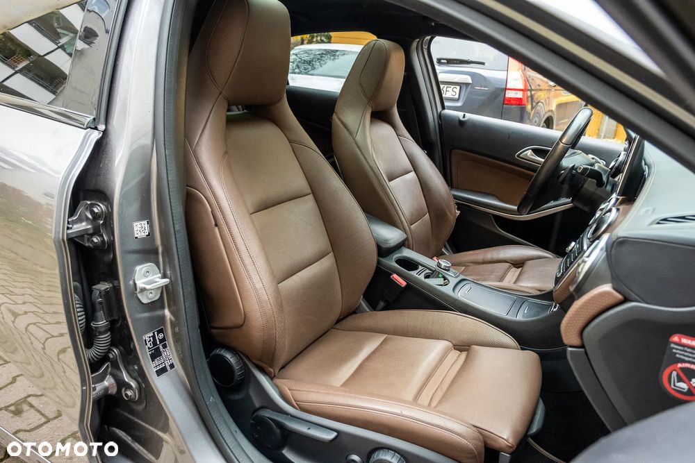 Mercedes-Benz Klasa A 180 7G-DCT Urban - 19