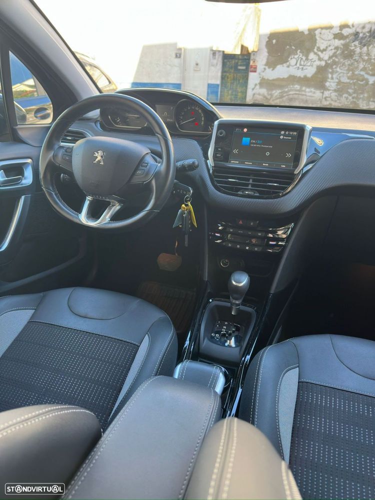Peugeot 2008 1.2 PureTech Allure EAT6 - 7
