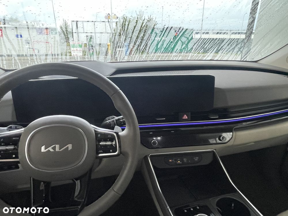 Kia Carnival - 11