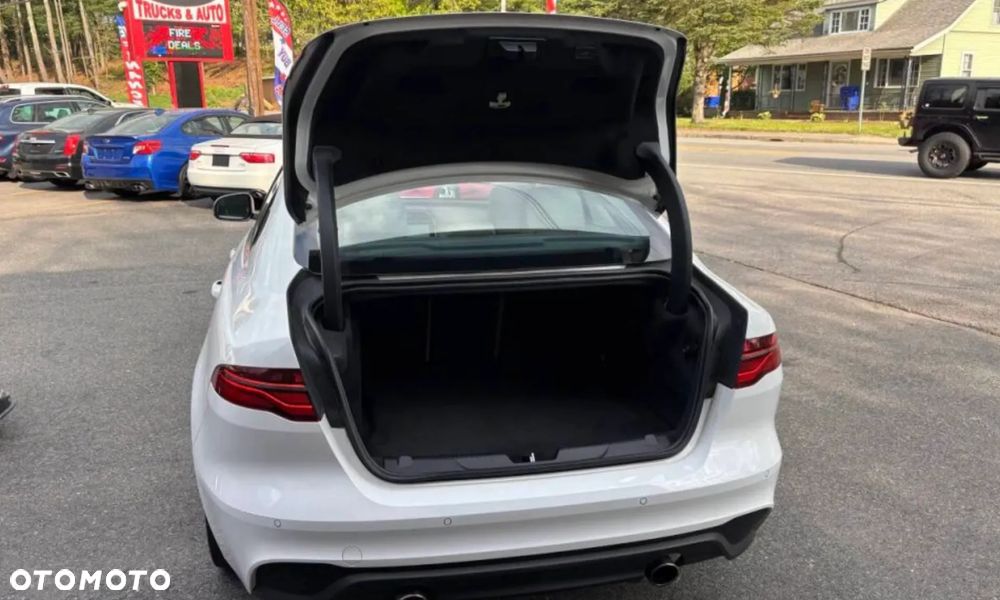 Jaguar XE P250 R-Dynamic SE - 7