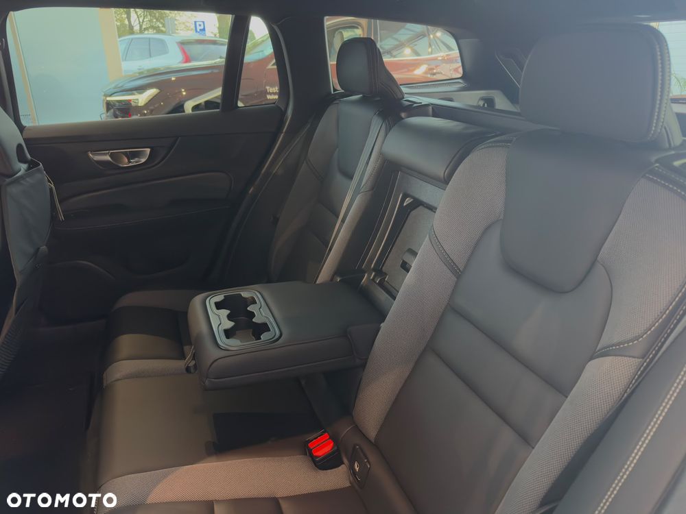 Volvo V60 B4 B Plus Dark - 9