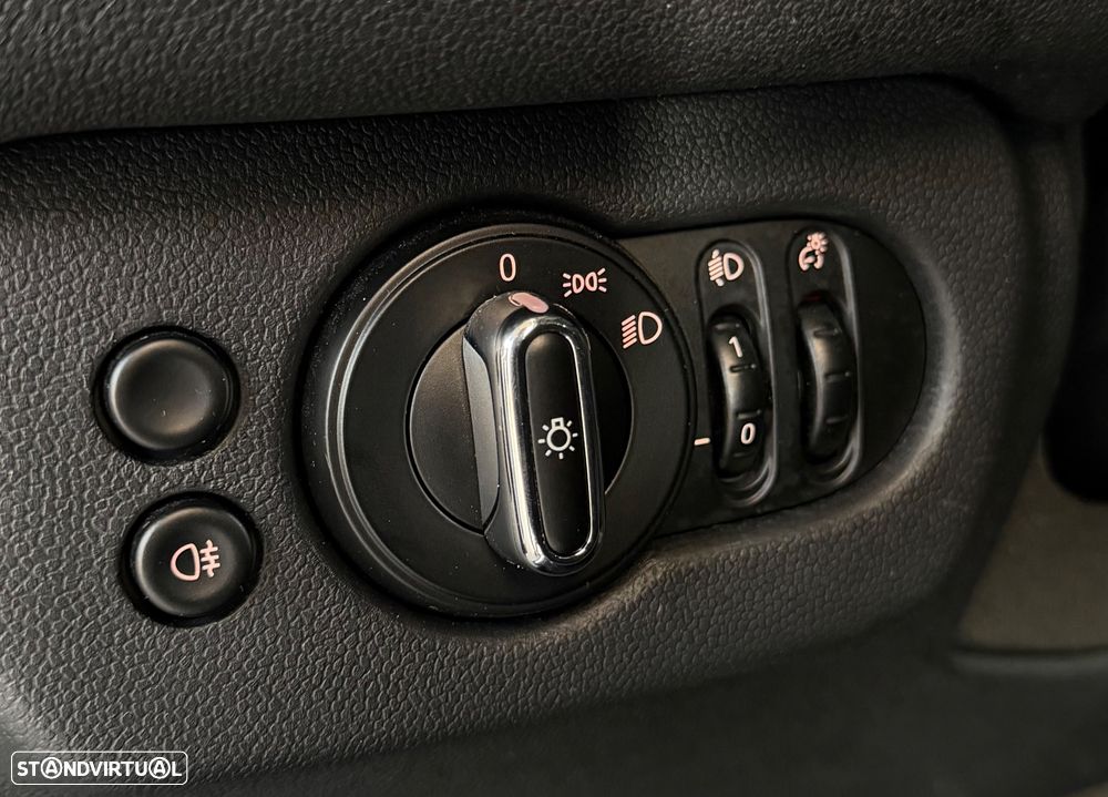 MINI Clubman Cooper Essential - 29