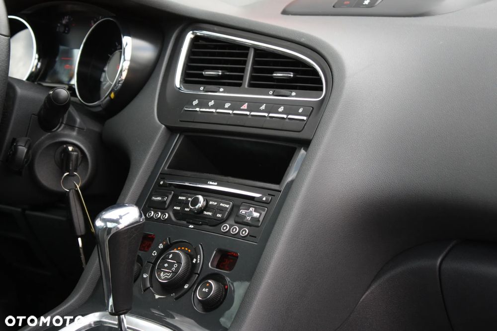 Peugeot 5008 155 THP Automatik Allure - 30