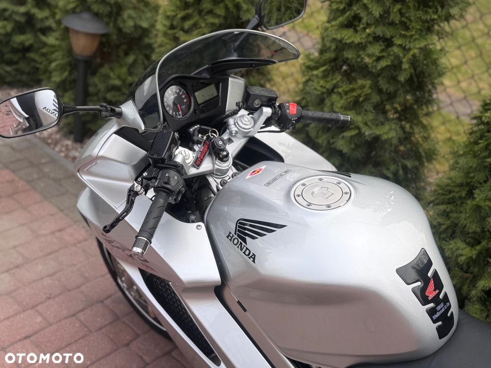 Honda VFR - 15