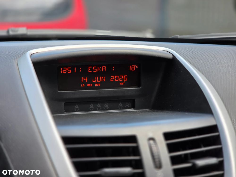 Peugeot 207 1.4 16V Trendy - 17