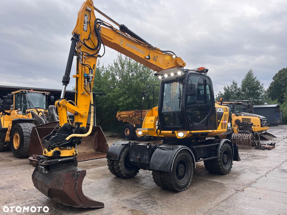 JCB JS145W