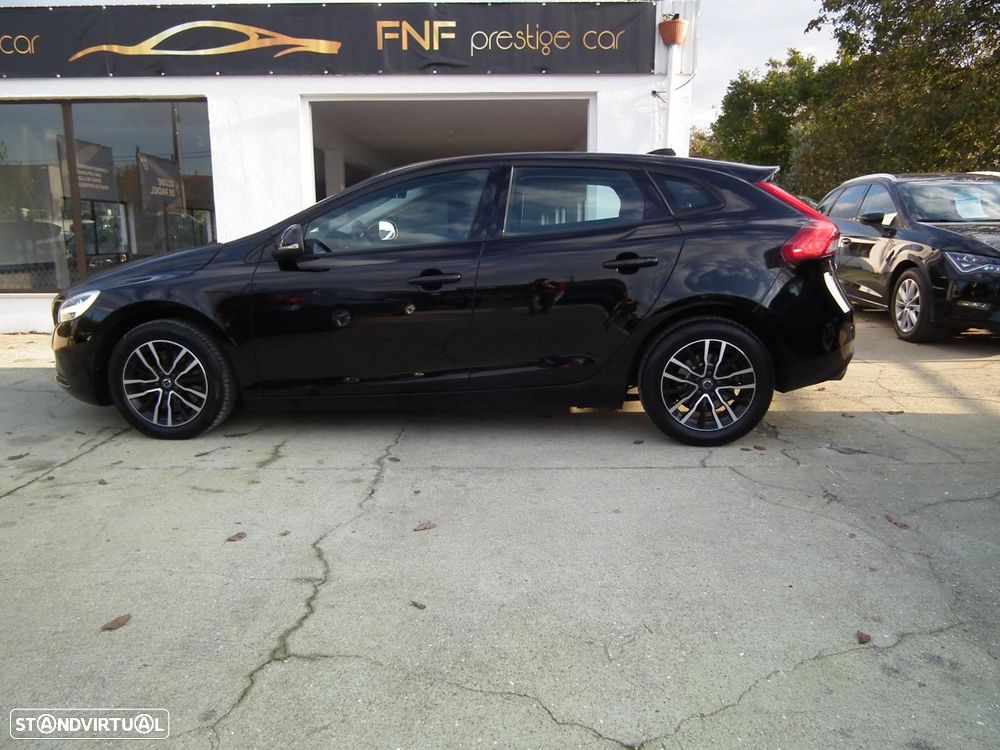 Volvo V40 2.0 D3 Momentum - 4