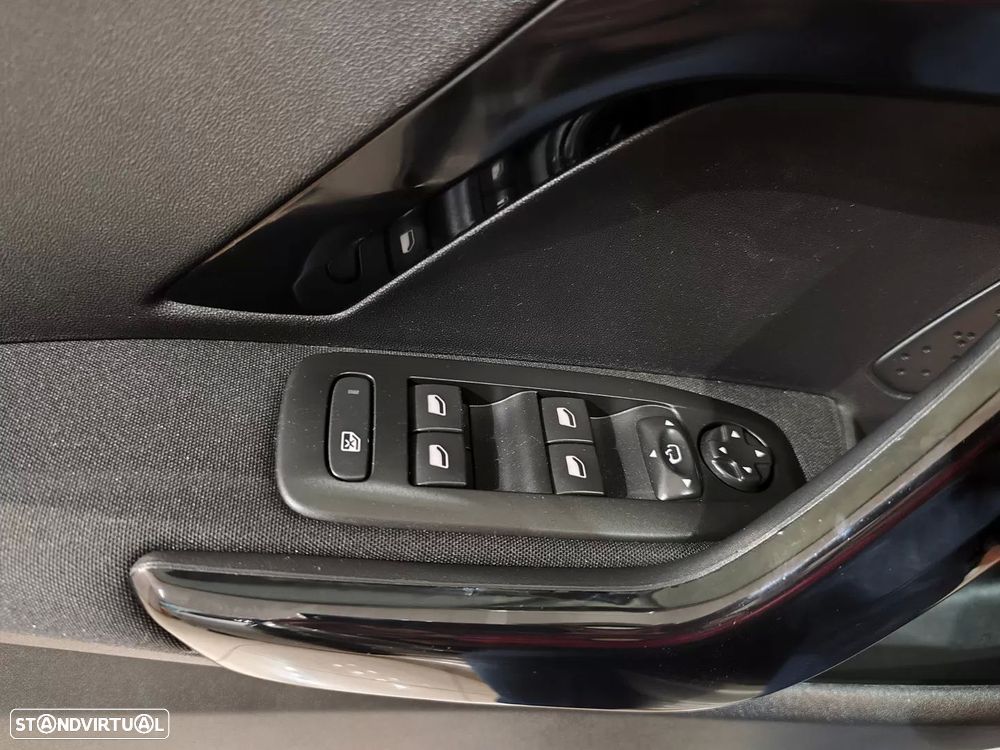 Peugeot 208 1.2 PureTech Allure - 19