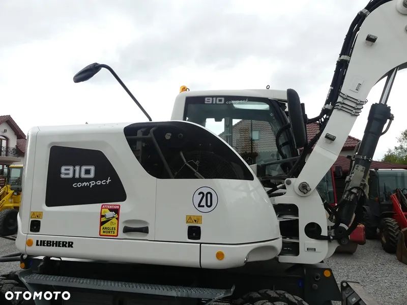Liebherr A910 Compact / sprowadzona / ładny stan / - 39