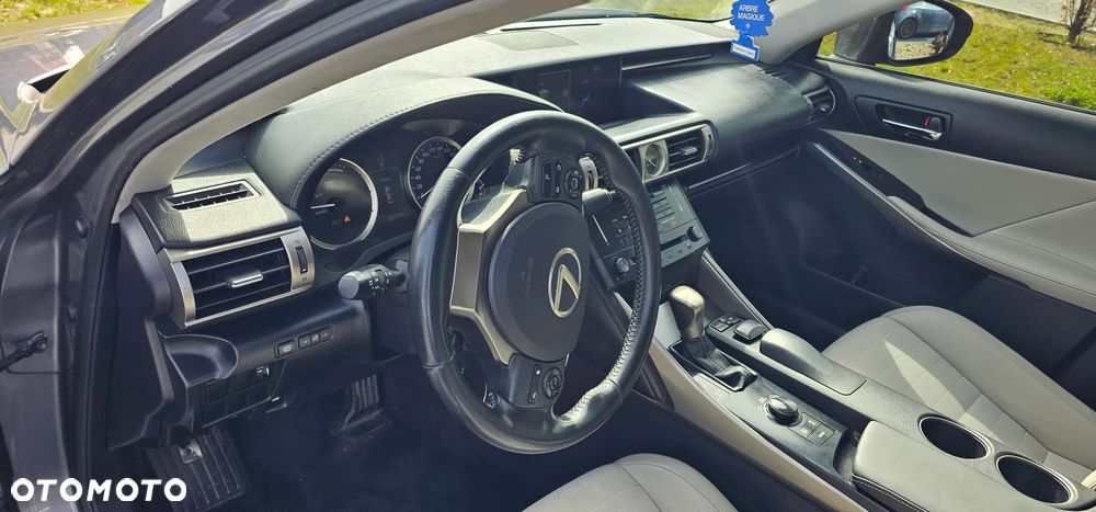 Lexus IS 300h Elegance - 26