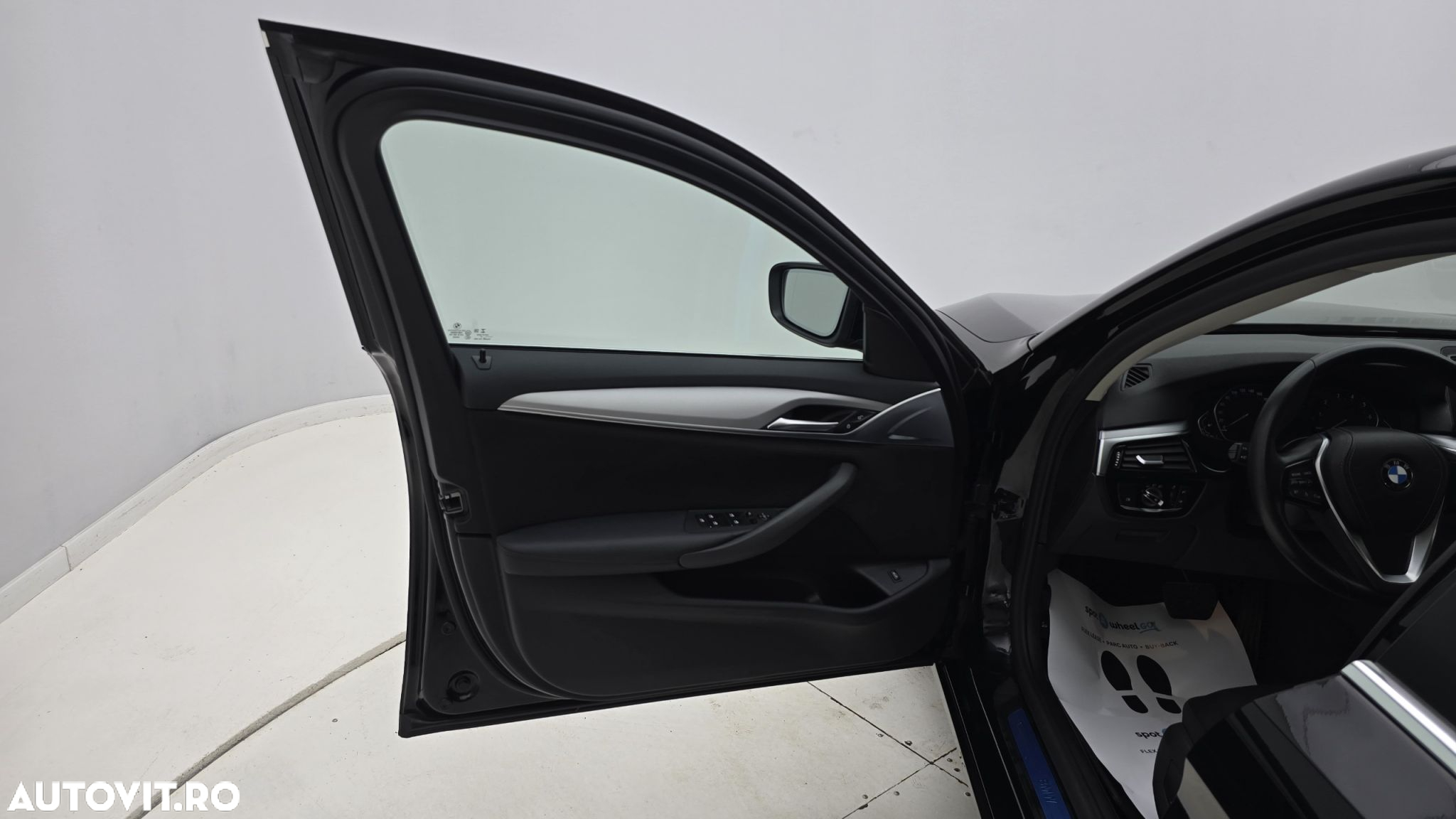 BMW Seria 5 530i xDrive AT MHEV - 10