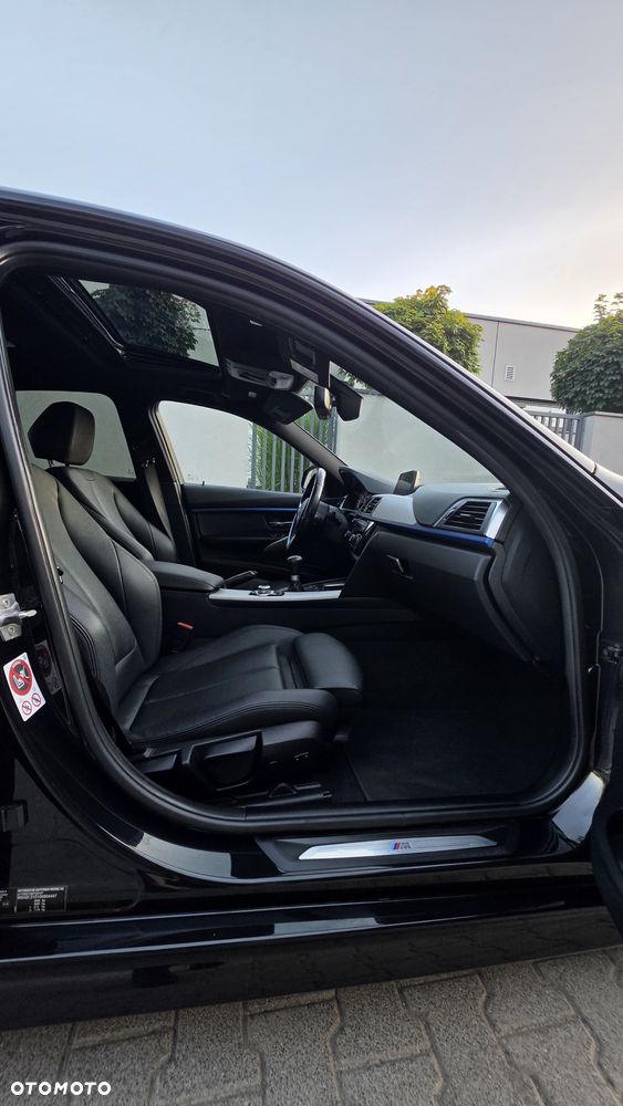 BMW Seria 3 318d M Sport Shadow - 23