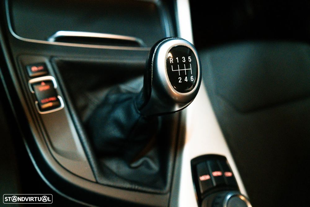 BMW 116 d Line Urban - 25