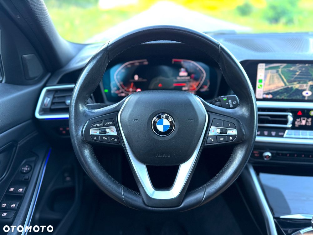 BMW Seria 3 330i Touring Sport Line - 25