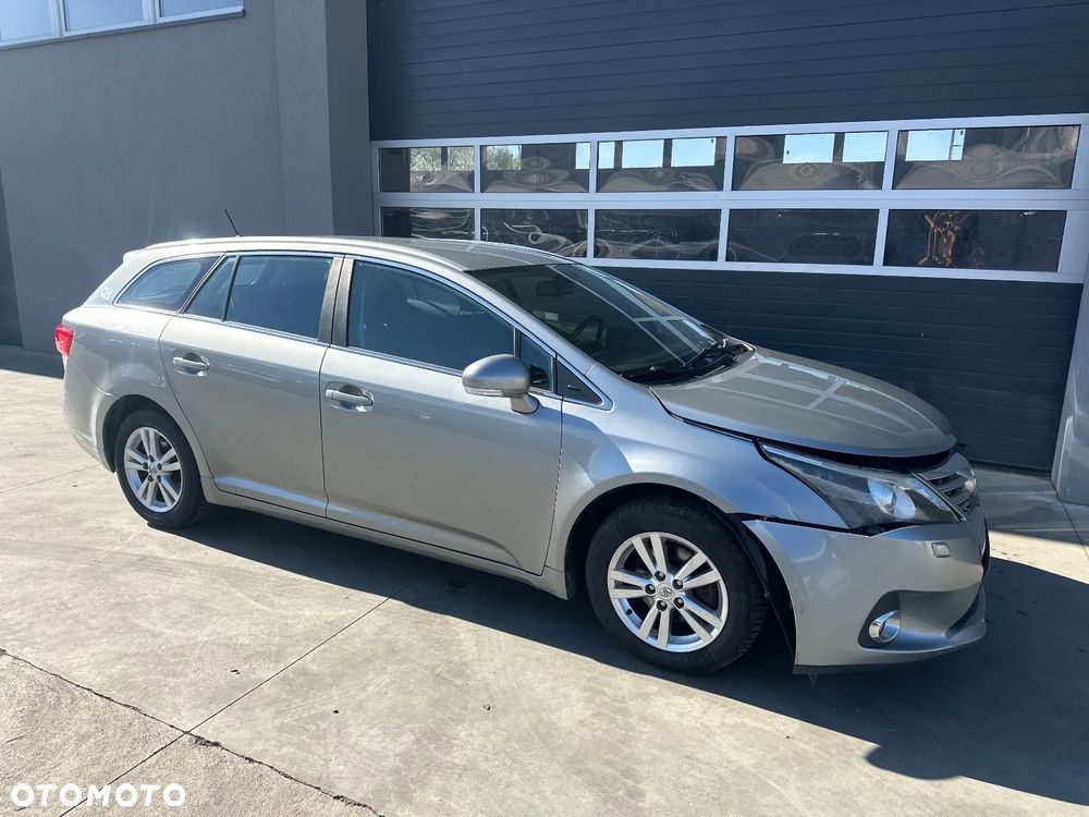 Toyota Avensis 2.0 Premium MS - 8