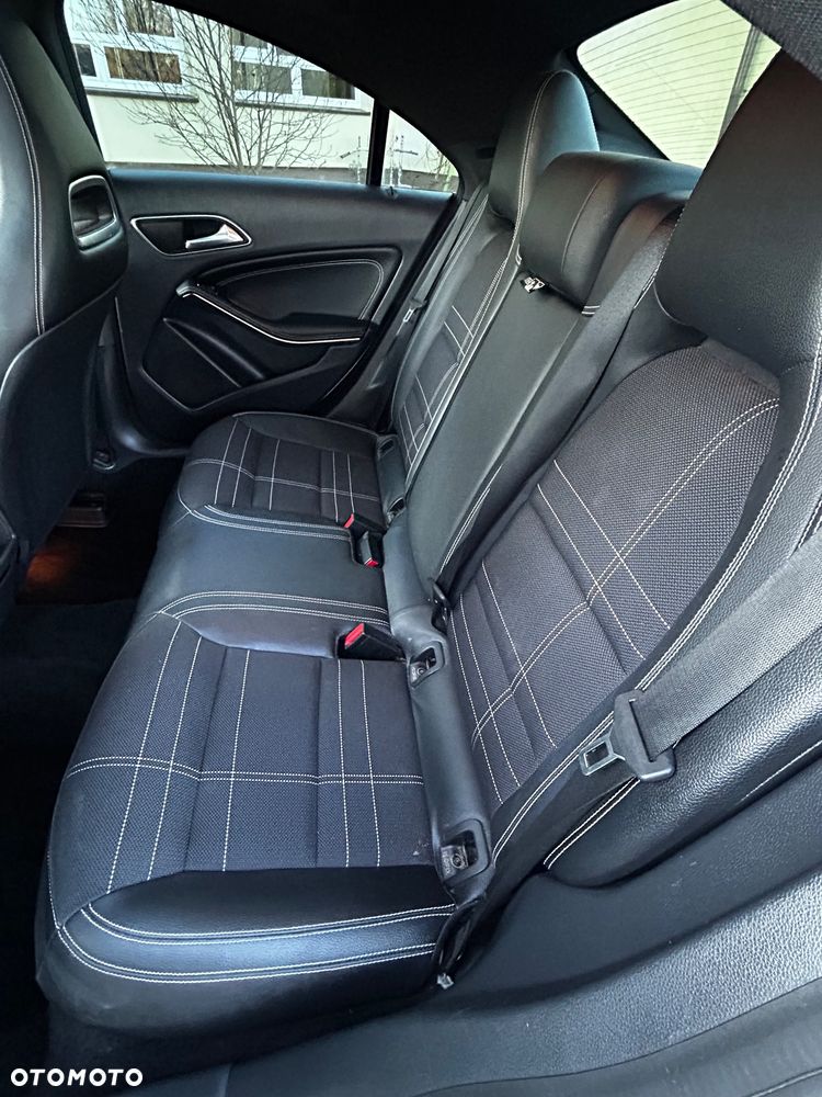 Mercedes-Benz CLA 180 BlueEffICIENCY Edition - 10