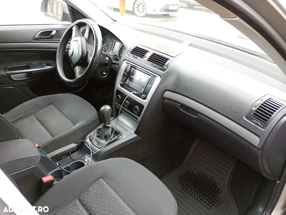 Skoda Octavia 1.6 MPI Ambiente - 11