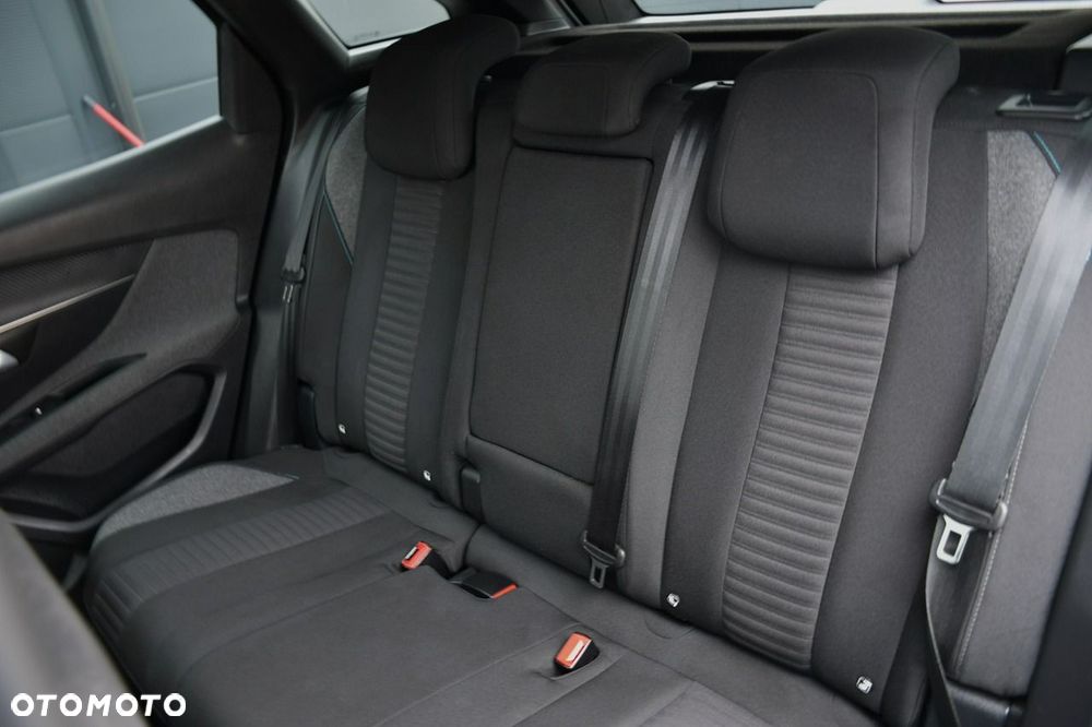 Peugeot 3008 1.2 PureTech Active Pack S&S - 17