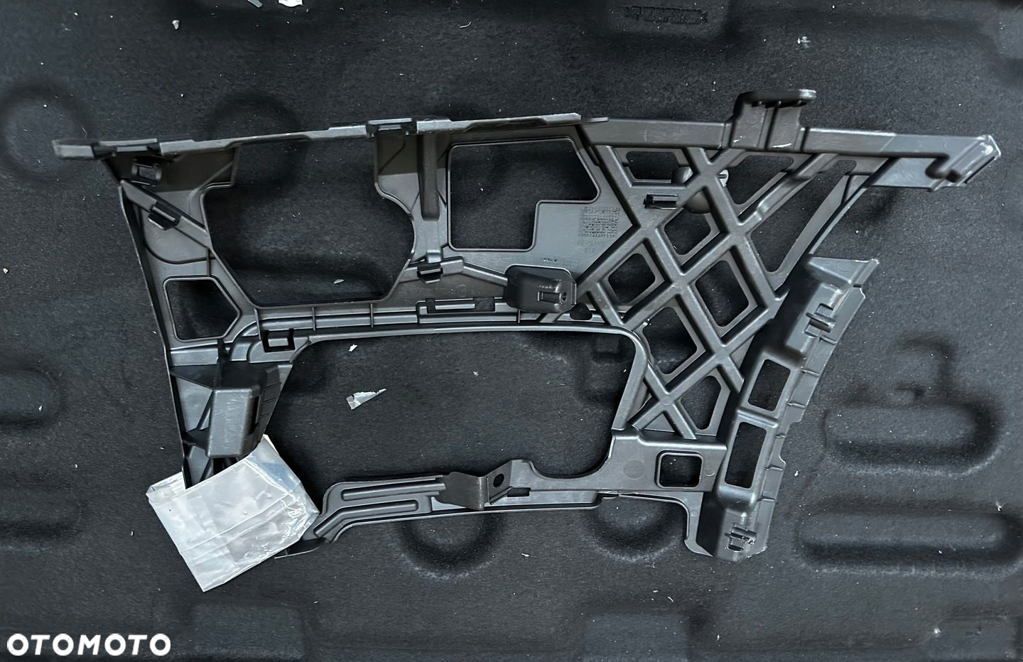 VOLKSWAGEN GOLF 5G MK7 FRONT RIGHT BUMPER BRACKET 5G0807724D - 2