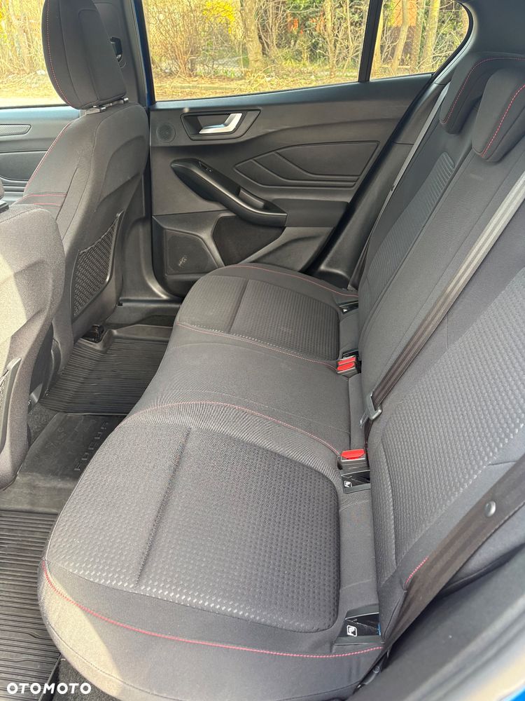 Ford Focus 1.5 EcoBoost ST-Line - 13