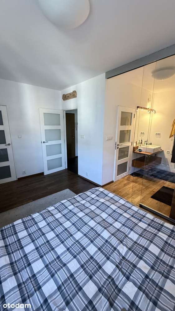 Przestronne 60.5 m² z balkonem, klimatyzacją i garderobą
