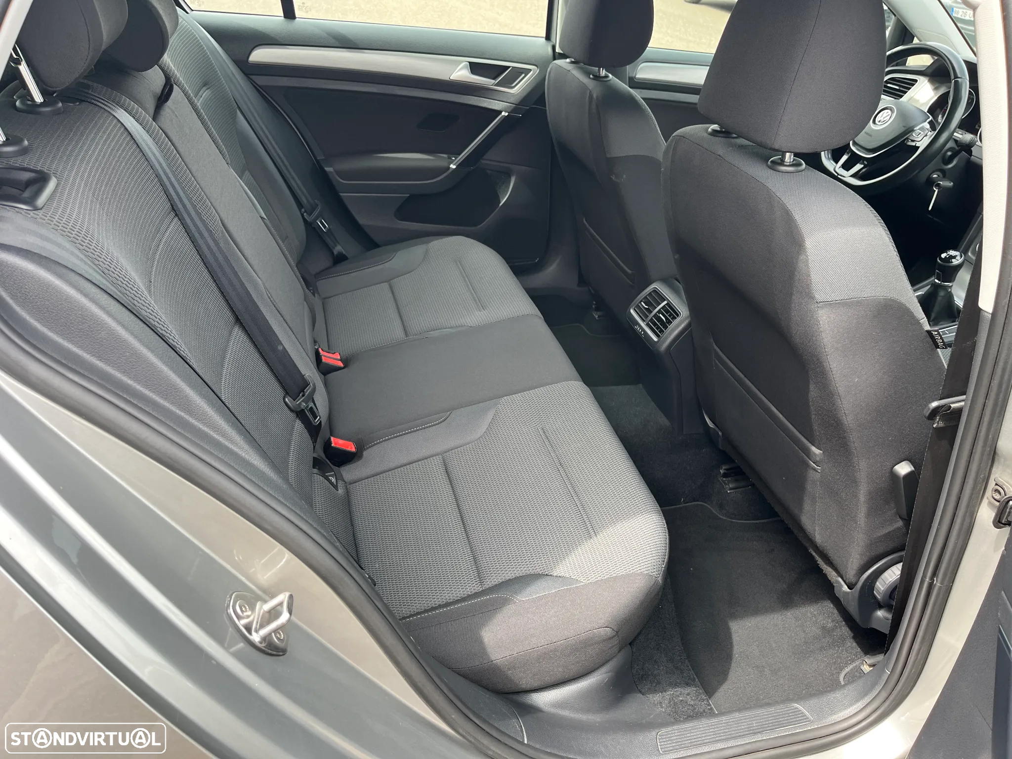 VW Golf 1.6 TDi BlueMotion Confortline - 14